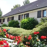 Kyriad En Champagne Hotel