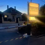 Kyriad En Champagne Hotell 3*