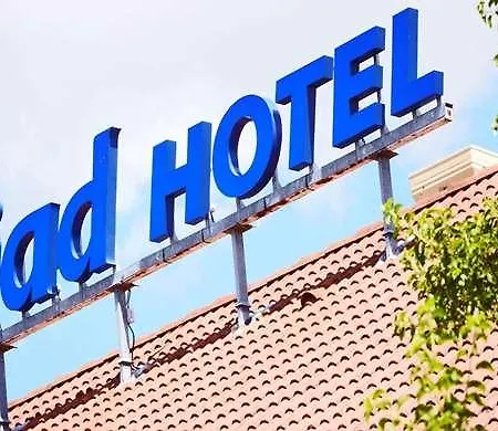 Otel Kyriad 3*