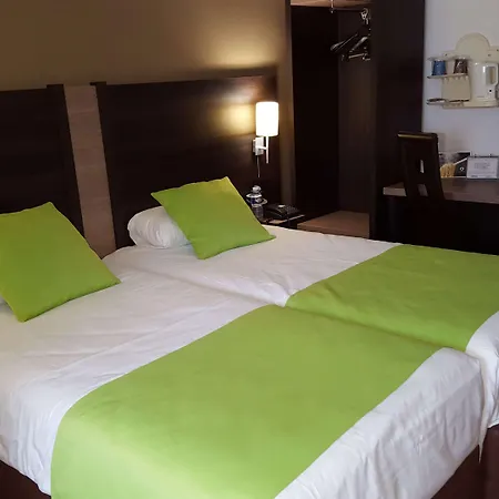 Kyriad En Champagne Hotel