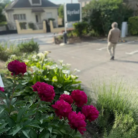Hotel Kyriad En Champagne