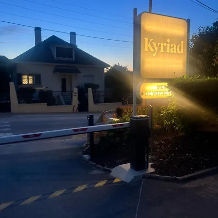 Kyriad En Champagne Hotel 3*