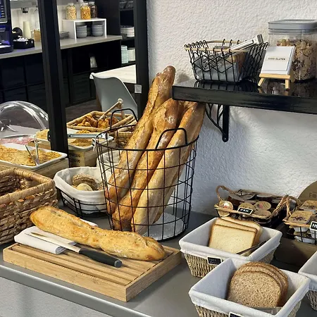 基里亚德艾贝纳酒店 酒店 埃佩尔奈