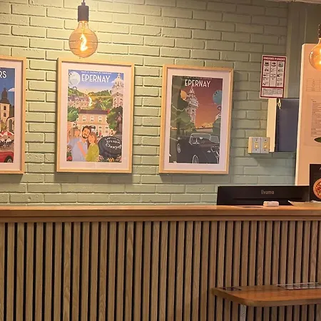 Kyriad En Champagne Szálloda