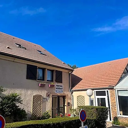 Kyriad En Champagne Hotel