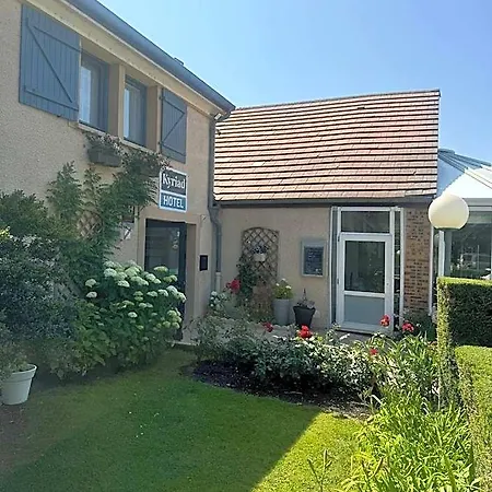 Kyriad En Champagne Hotel