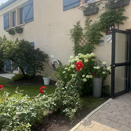 Hotel Kyriad En Champagne