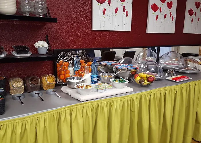 Kyriad En Champagne Hotel