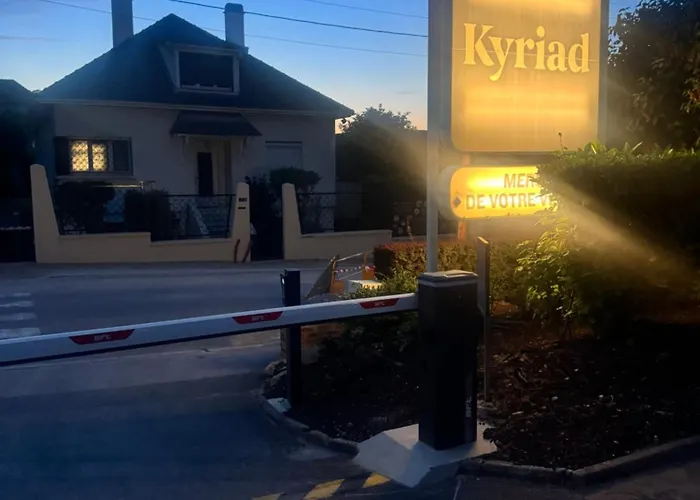 Kyriad En Champagne Hotel 3*