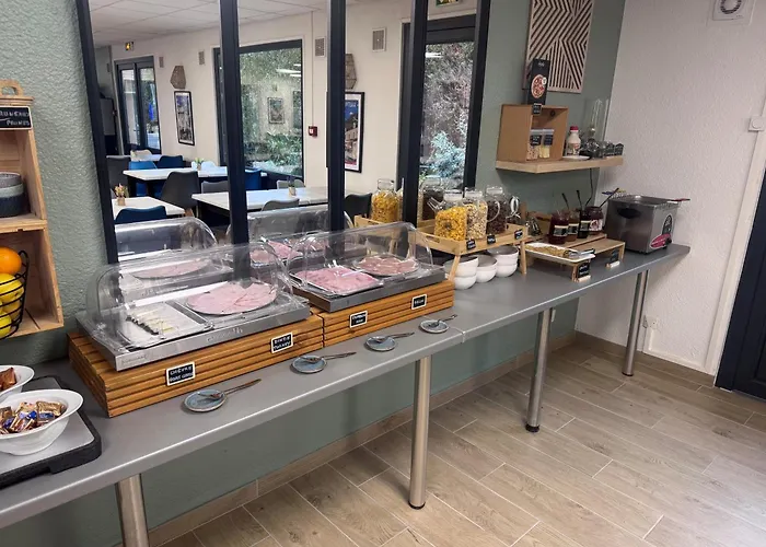 Kyriad En Champagne Szálloda 3*